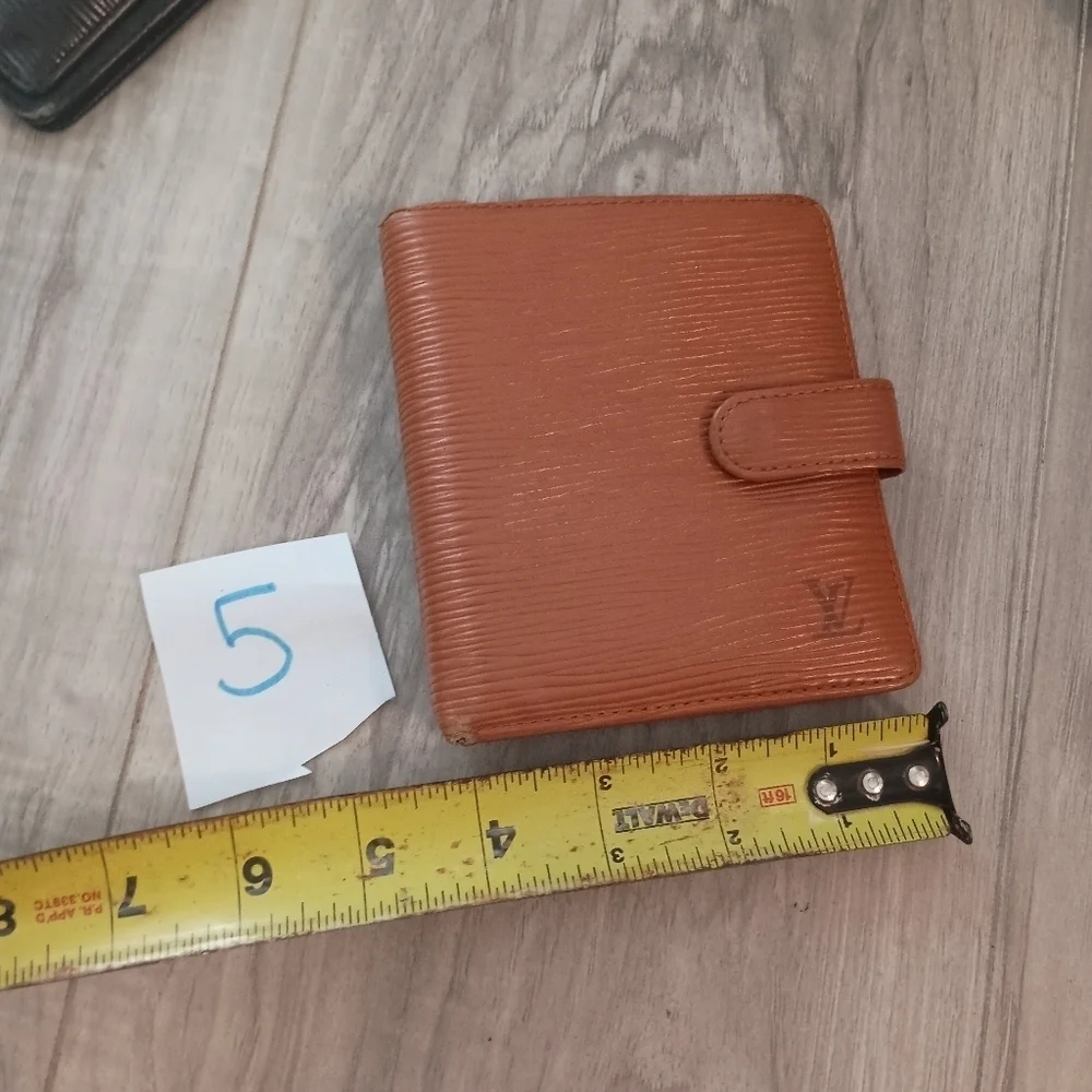 Louis Vuitton CHESNUT BIFOLD W/ Clasp